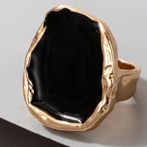 Chunky gold and Black Ring - Picture 8 of 8